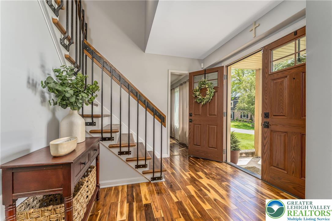 3615 Nicholson Road Bethlehem, PA 18020 - Photo 5 of 36 Foyer