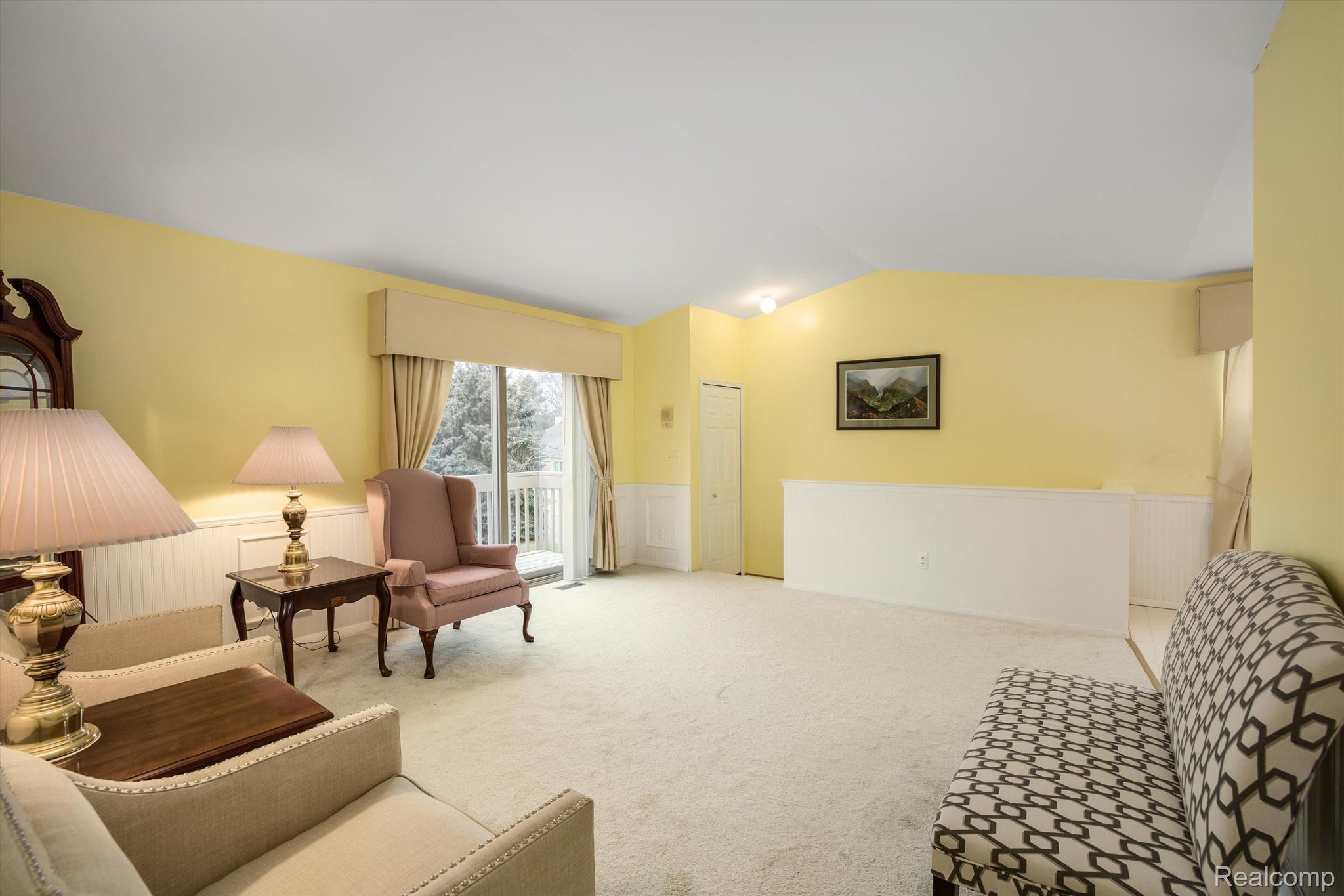 150 Pine Tree Ridge, Unit 4 Waterford, MI 48327 - Photo 7 of 27 Gallery Image 7