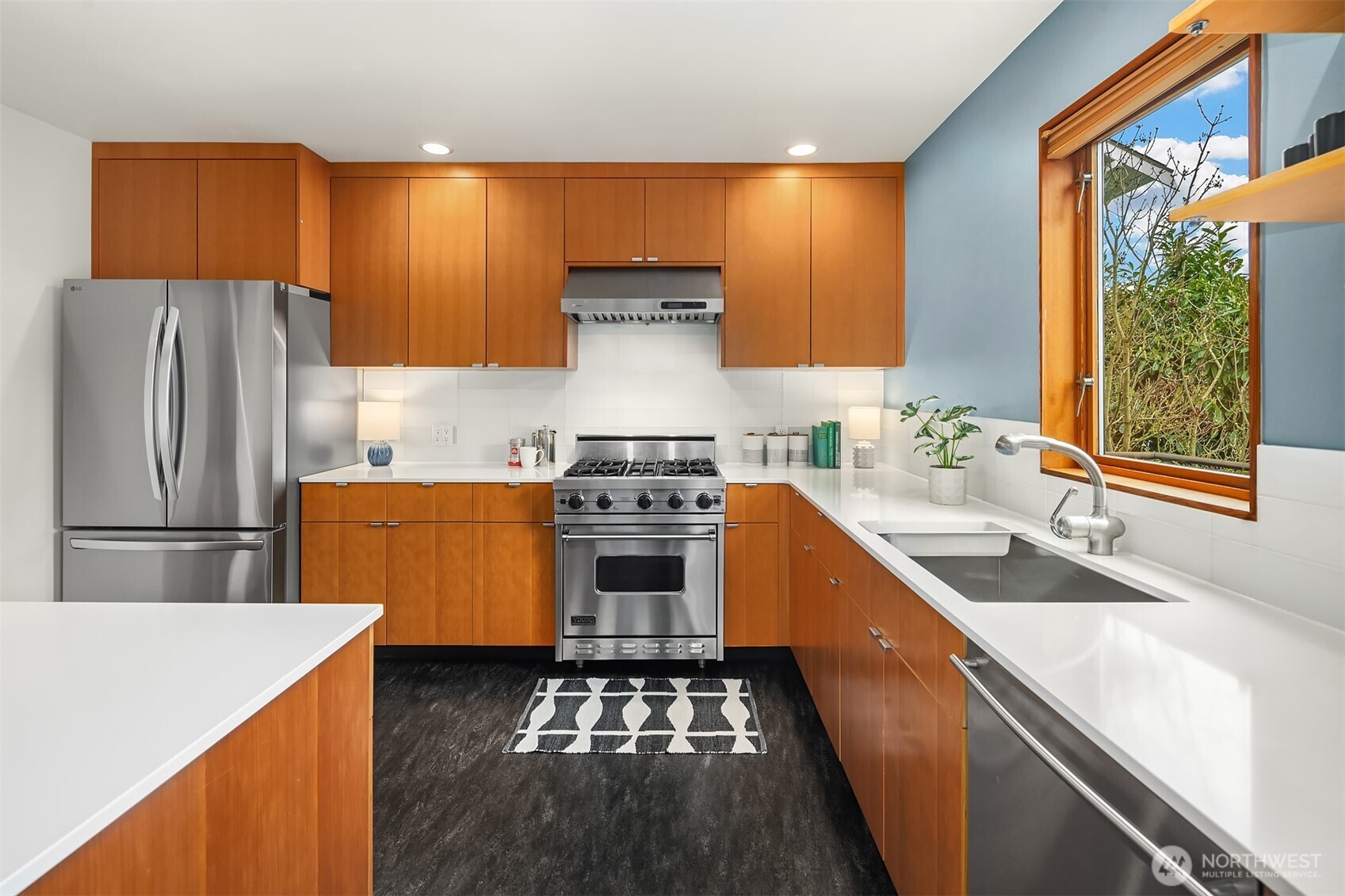 547 North 68th Street Seattle, WA 98103 - Photo 11 of 36
