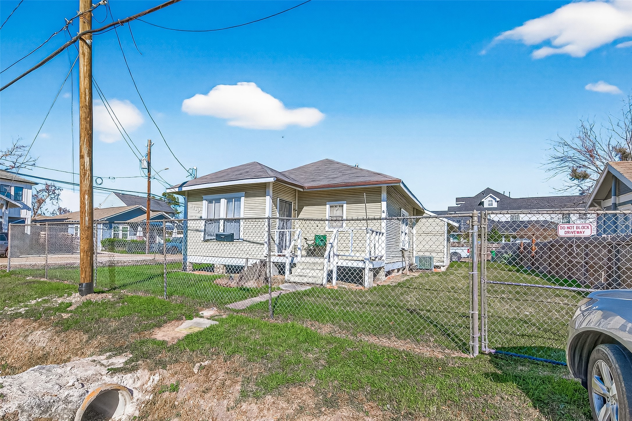 1110 Mathis Street Houston, TX 77009 - Photo 1 of 21