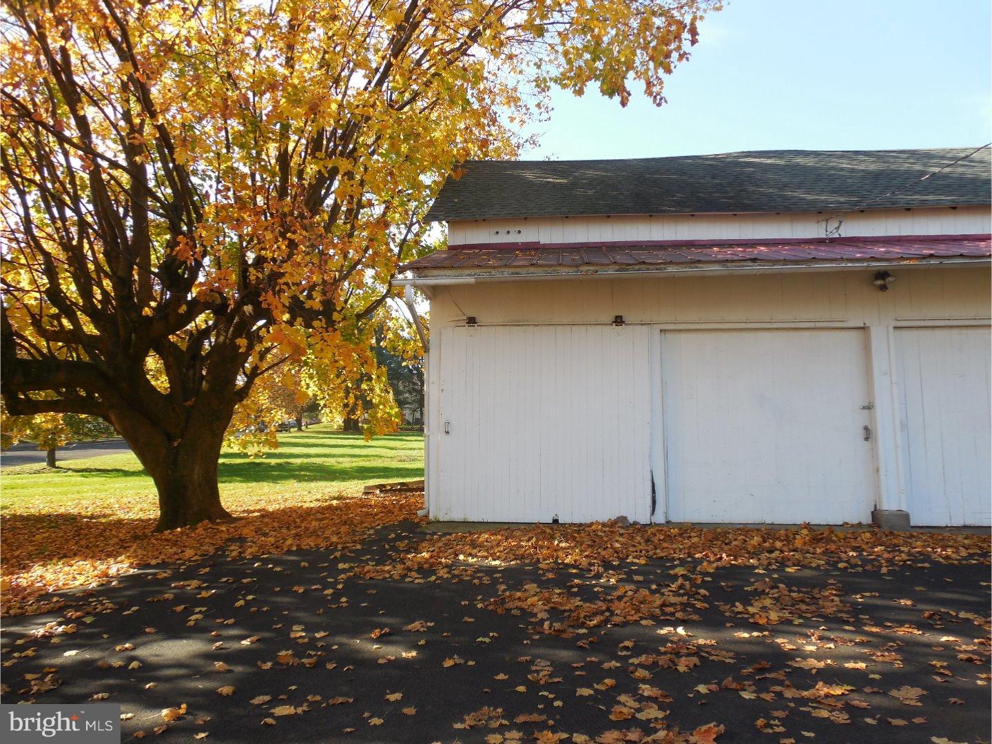 2150 Spinnerstown Road Quakertown, PA 18951 - Photo 4 of 24 Garage