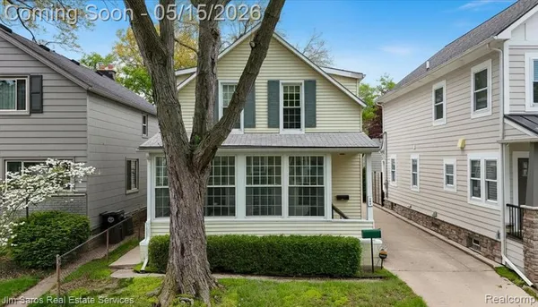 $374,900 | 124 Muir Road, Grosse Pointe, MI 48236
