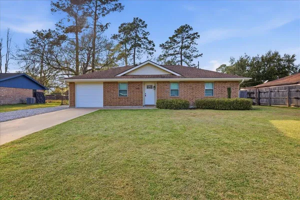 $215,000 | 340 Richlighter Street, Vidor, TX 77662