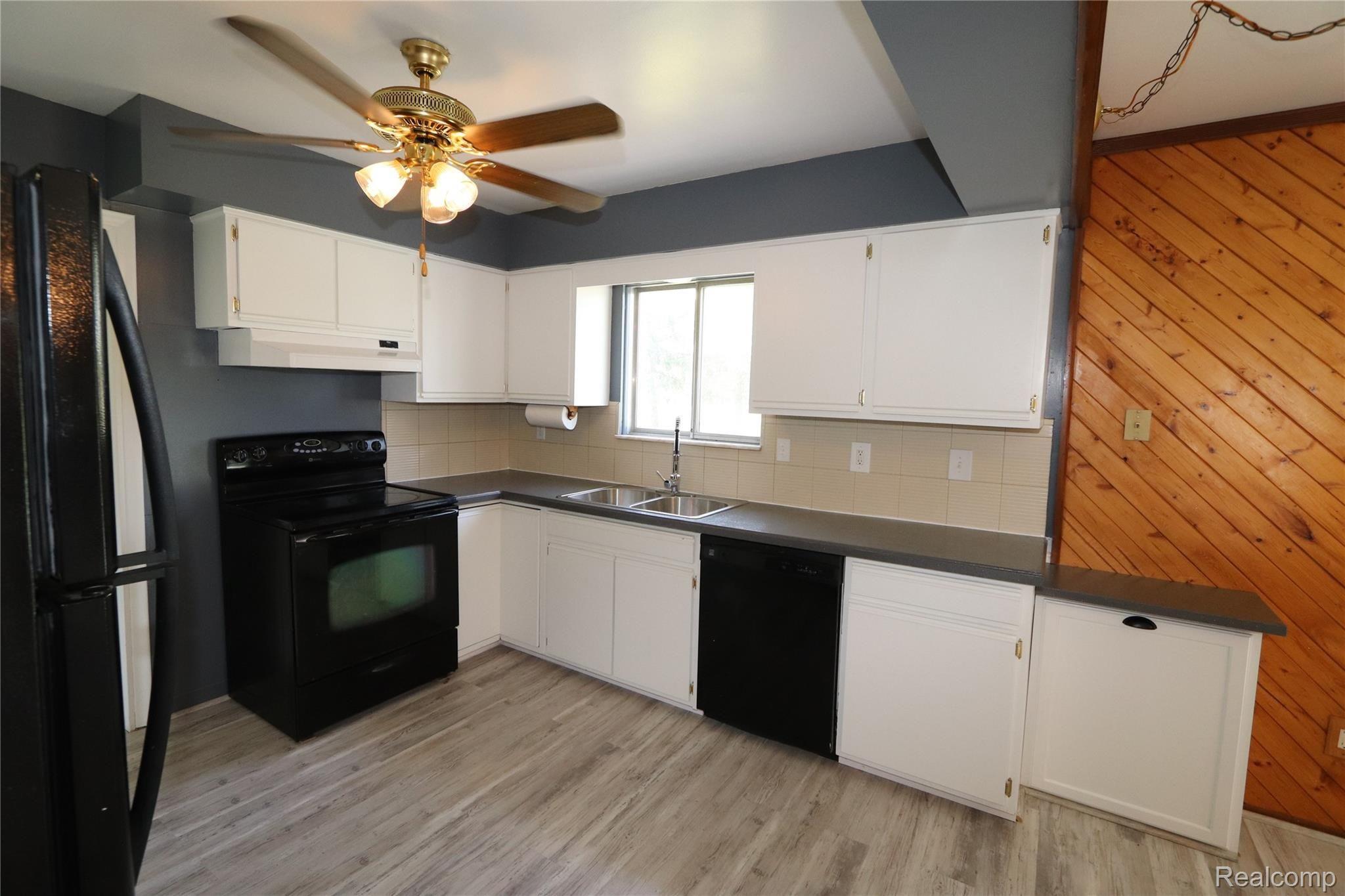 4011 Baldwin Road Grand Blanc, MI 48439 - Photo 10 of 42 IMG_7198.JPG