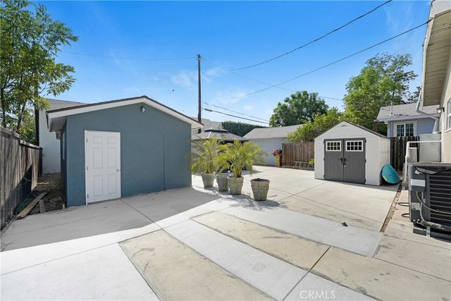 a house view with a outdoor space