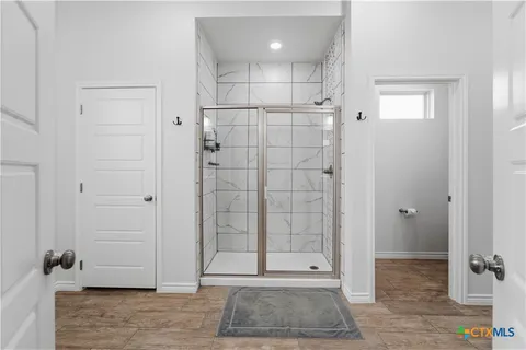 a view of entryway with white walls