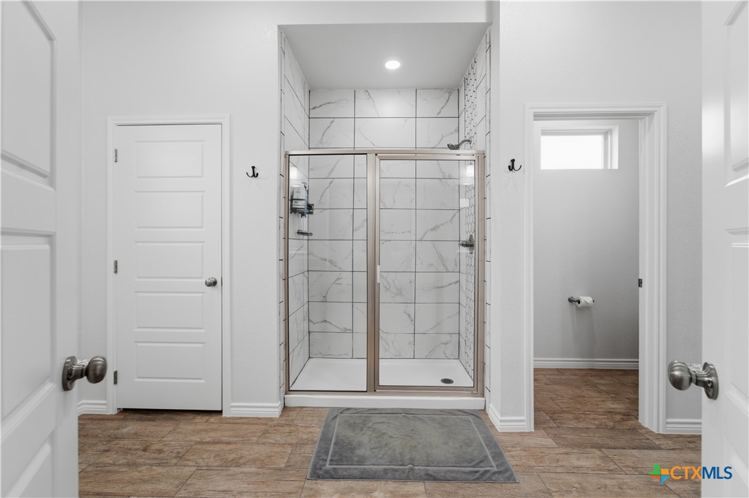 6003 Tivoli Road Temple, TX 76502 - Photo 17 of 30 a view of entryway with white walls