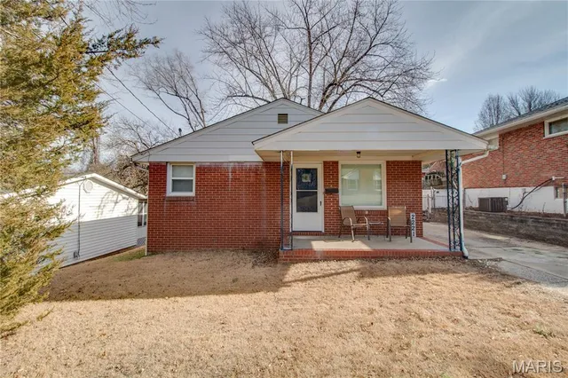 $85,000 | 2221 Norside Drive, Alton, IL 62002