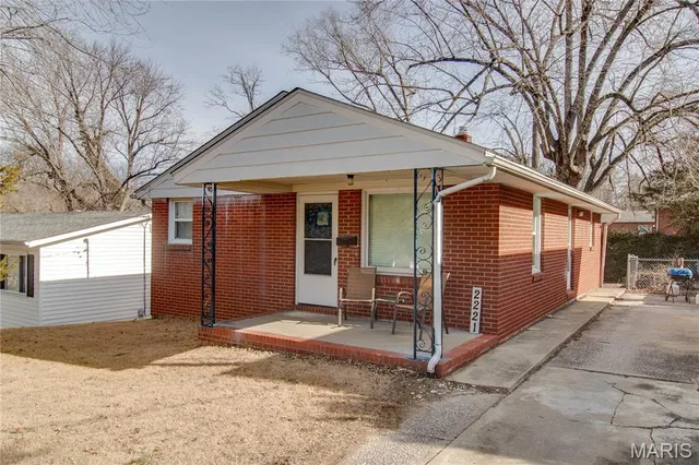 $85,000 | 2221 Norside Drive, Alton, IL 62002