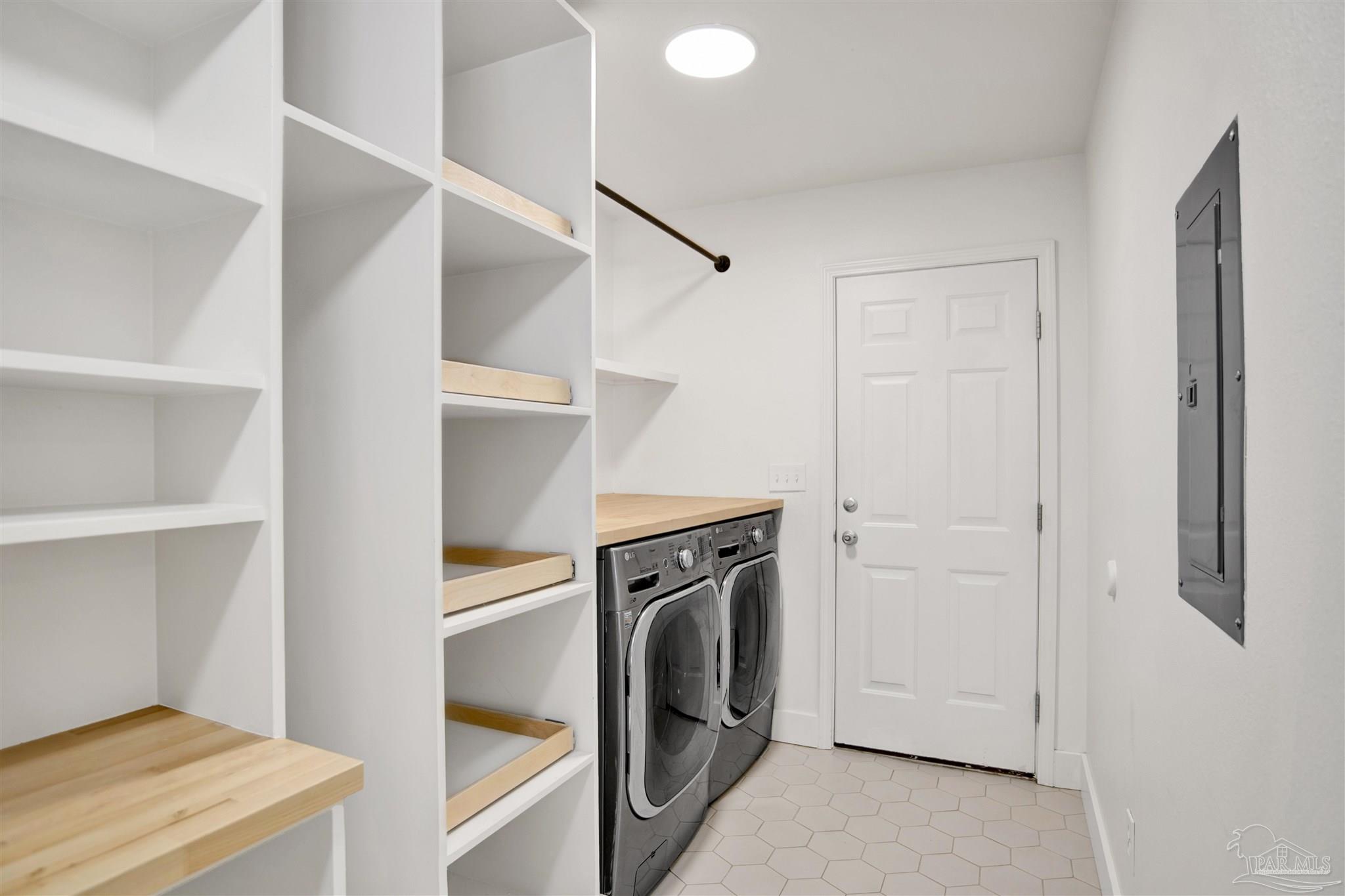 2810 Wallace Lake Road Pace, FL 32571 - Photo 22 of 65 a utility room with washing machine