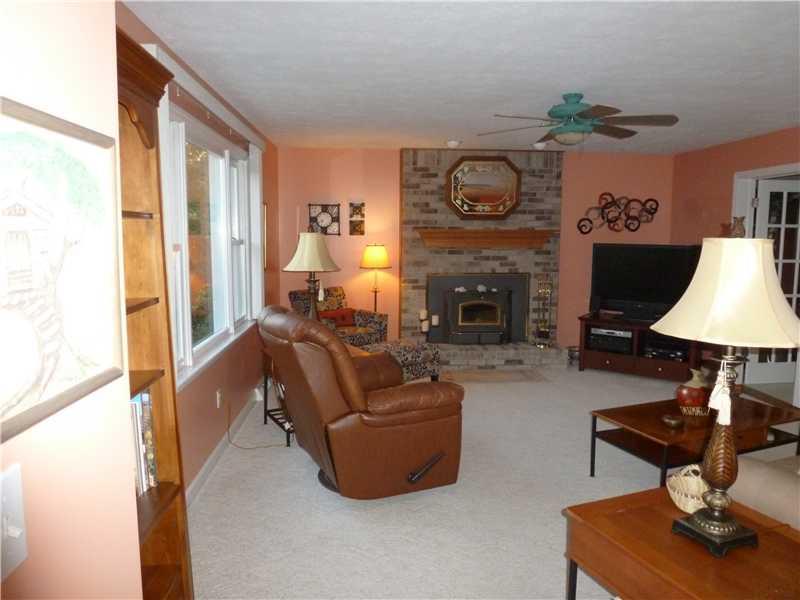 310 South Meadow Court McKees Rocks, PA 15136 - Photo 14 of 25 Family Room.