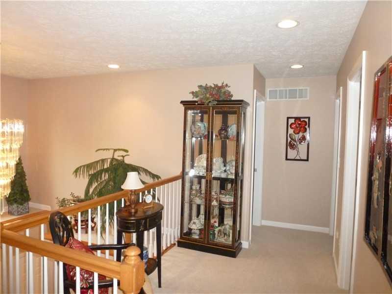 310 South Meadow Court McKees Rocks, PA 15136 - Photo 15 of 25 Entry/Foyer.