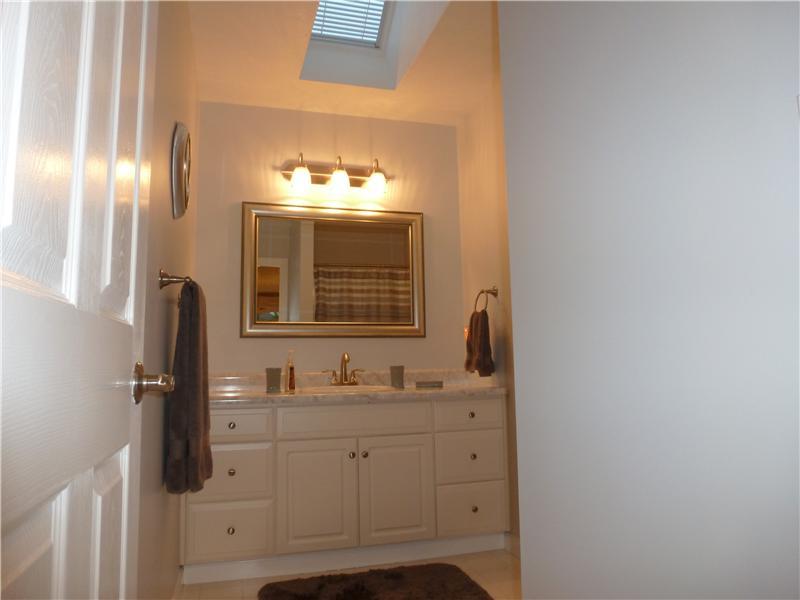 310 South Meadow Court McKees Rocks, PA 15136 - Photo 19 of 25 Full Bath.