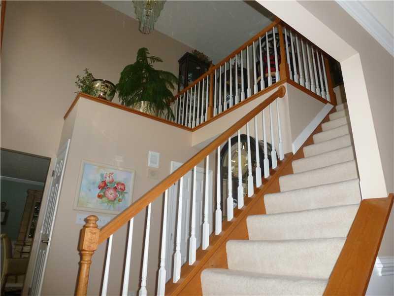 310 South Meadow Court McKees Rocks, PA 15136 - Photo 8 of 25 Entry/Foyer.