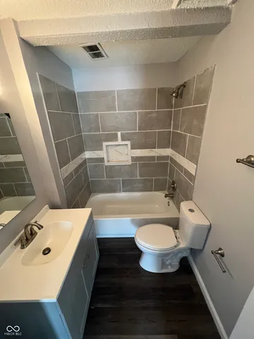 $945 | 1402 East Willard Street, Muncie, IN 47302