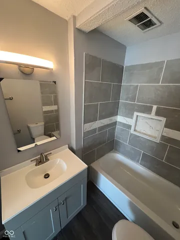 $945 | 1402 East Willard Street, Muncie, IN 47302