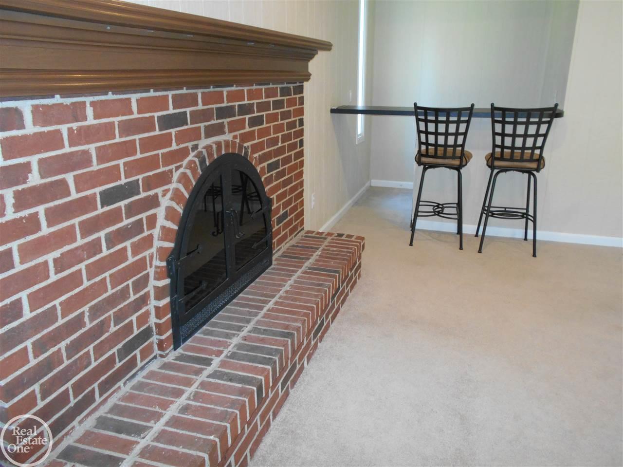 392 Rolling Green Circle Rochester, MI 48309 - Photo 11 of 28 31291986-10.JPG