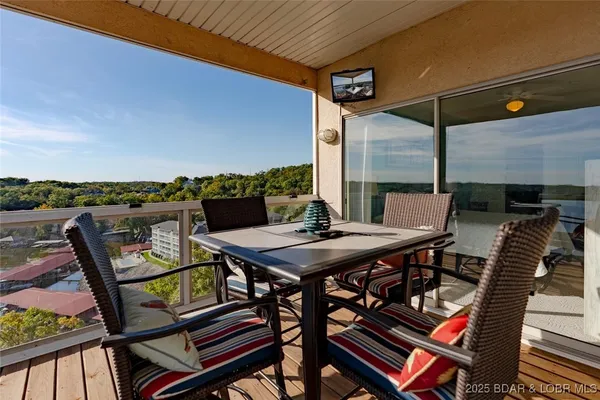 $318,900 | 116 Emerald Bay Drive, Unit 3D, Lake Ozark, MO 65049