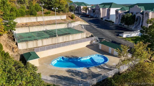 $318,900 | 116 Emerald Bay Drive, Unit 3D, Lake Ozark, MO 65049