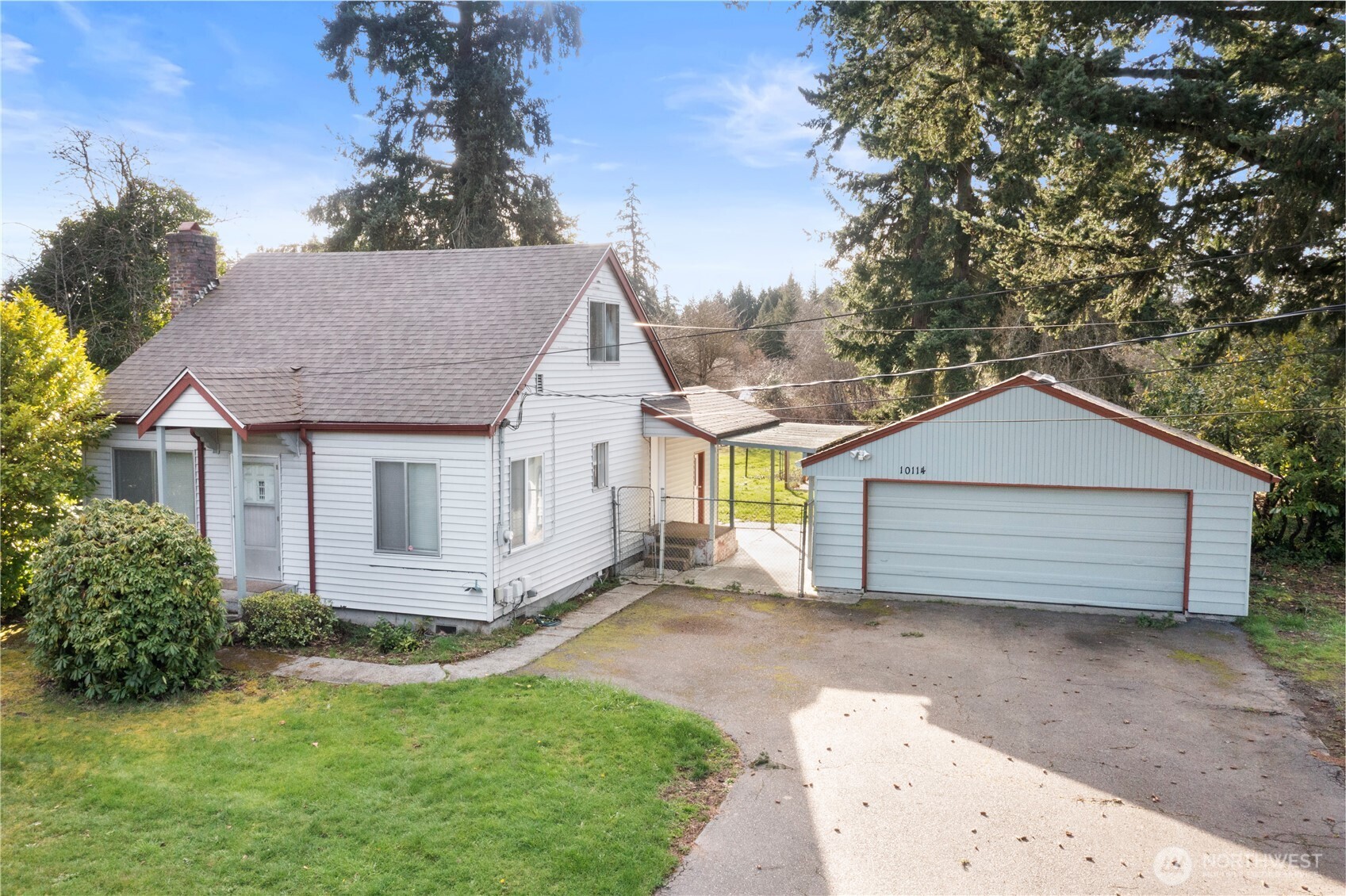 a view of a house with a yard and garage