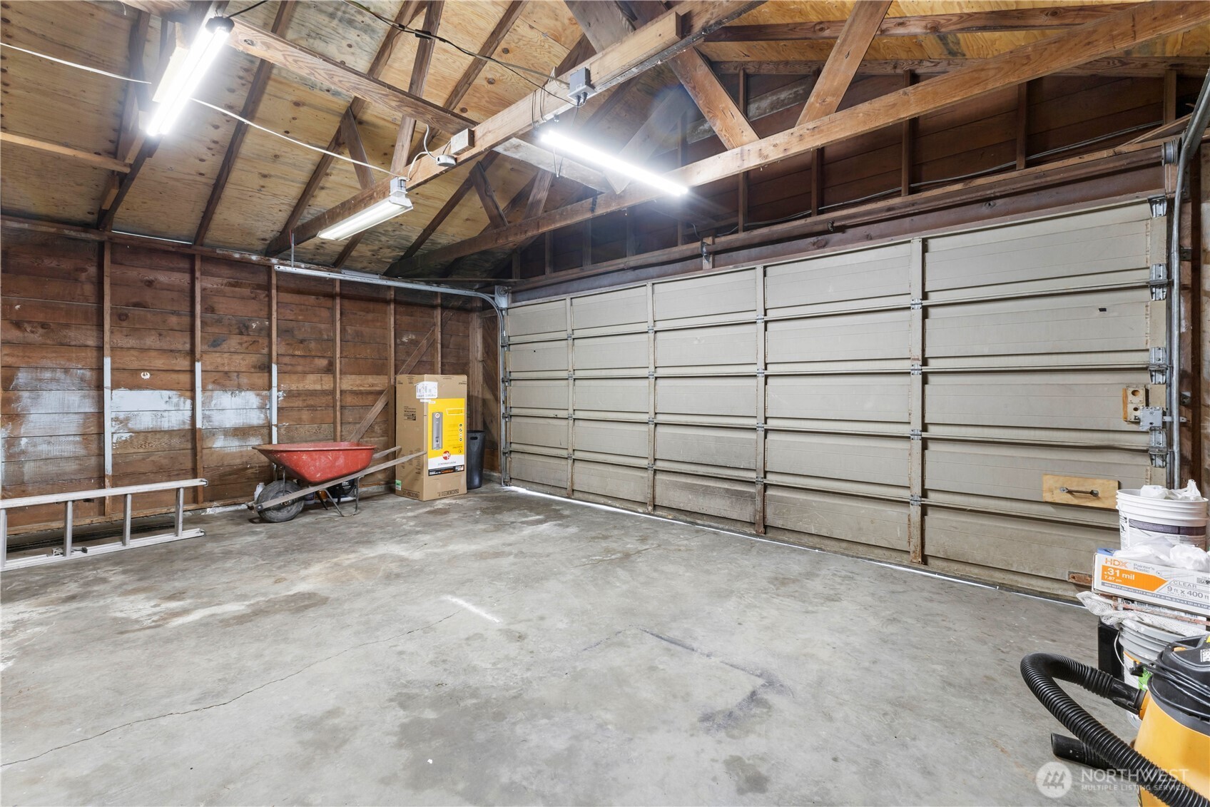 10114 Canyon Road East Tacoma, WA 98446 - Photo 23 of 31 a view of a garage room