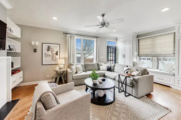$950,000 | 2151 Mint Lane, Glenview, IL 60026
