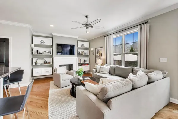 $950,000 | 2151 Mint Lane, Glenview, IL 60026