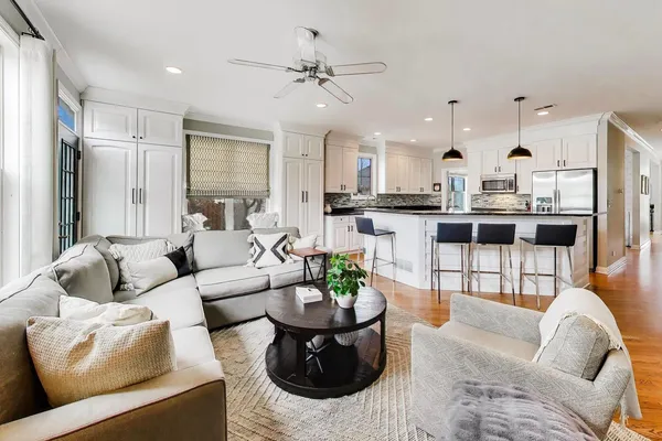 $950,000 | 2151 Mint Lane, Glenview, IL 60026