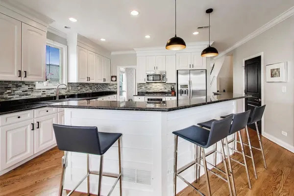 $950,000 | 2151 Mint Lane, Glenview, IL 60026