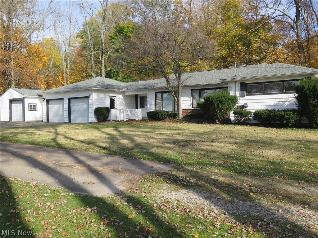 2295 Blake Road Wadsworth, OH 44281 - Photo 3 of 11