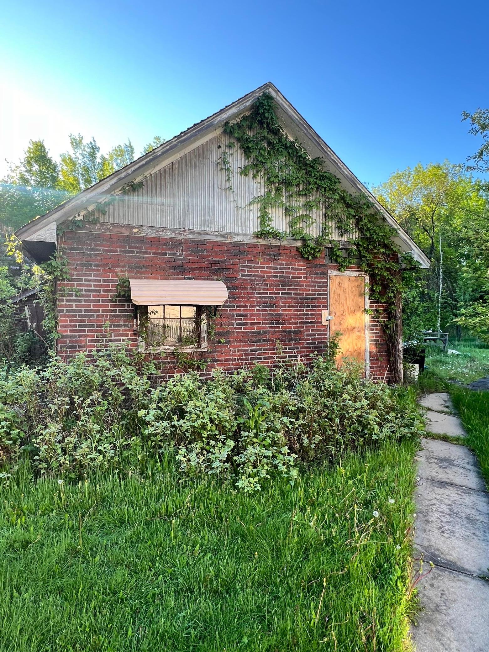 500 10th Avenue Northwest Chisholm, MN 55719 - Photo 8 of 31
