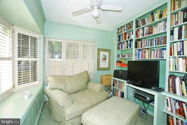 1660 Foxhall Road Northwest Washington, DC 20007 - Photo 5 of 13 Den