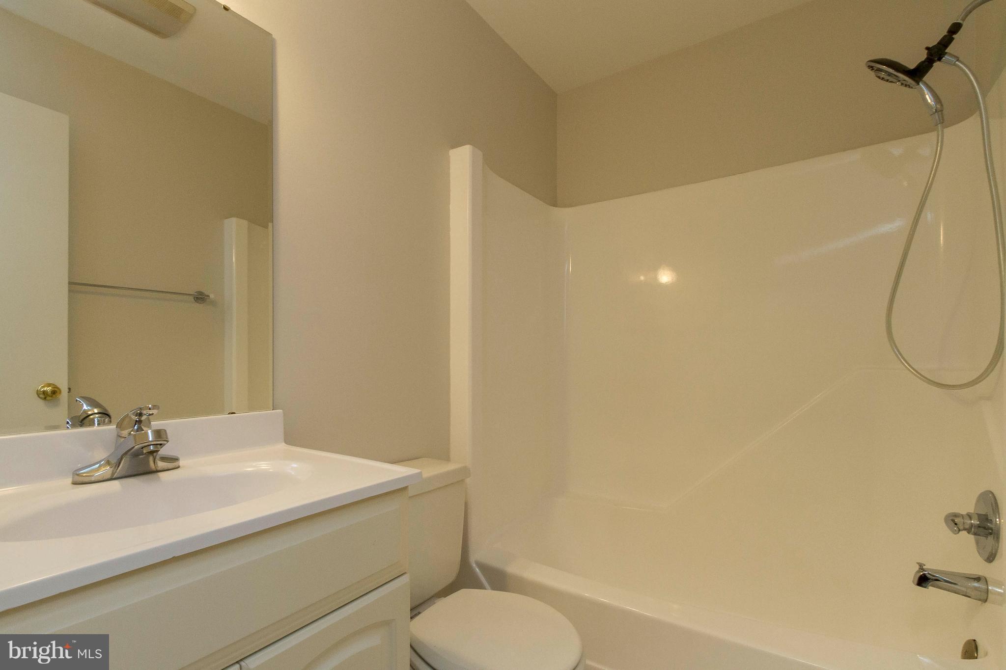 1513 Farsta Court Reston, VA 20190 - Photo 19 of 26 Upper Level Hall Bath