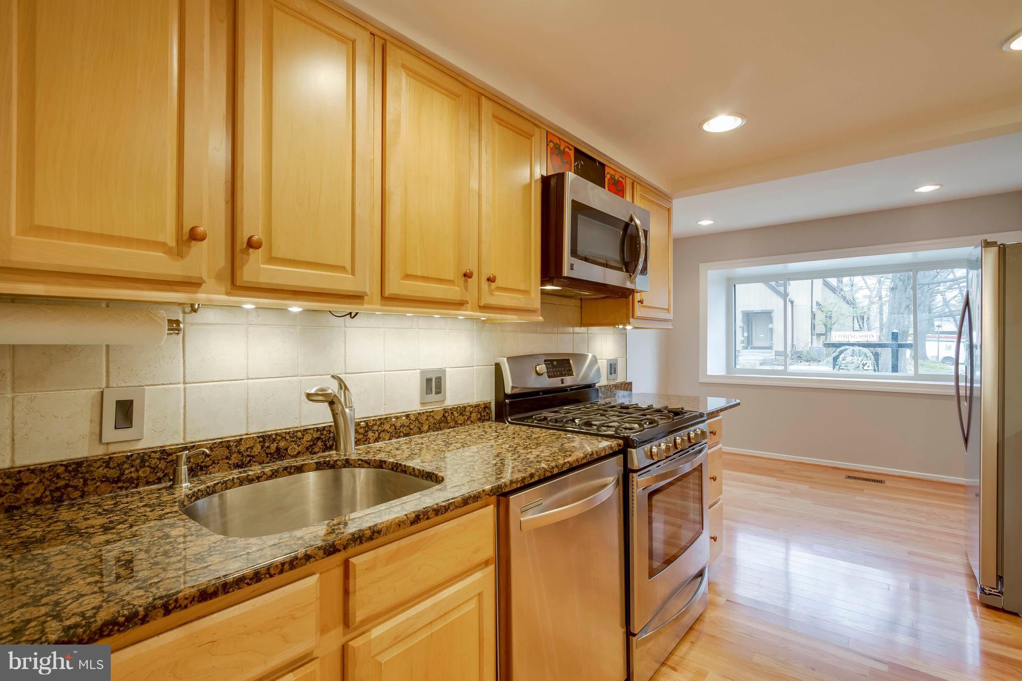 1513 Farsta Court Reston, VA 20190 - Photo 5 of 26 Kitchen