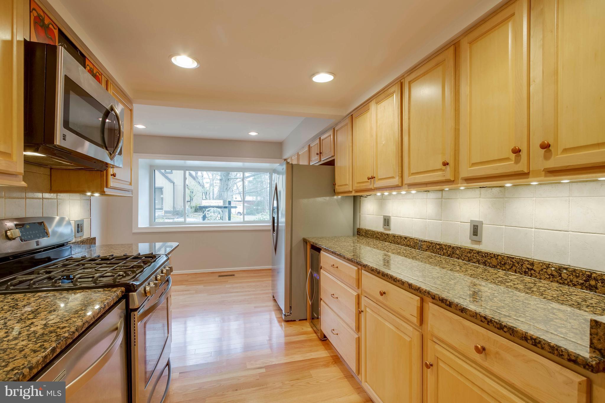 1513 Farsta Court Reston, VA 20190 - Photo 6 of 26 Kitchen