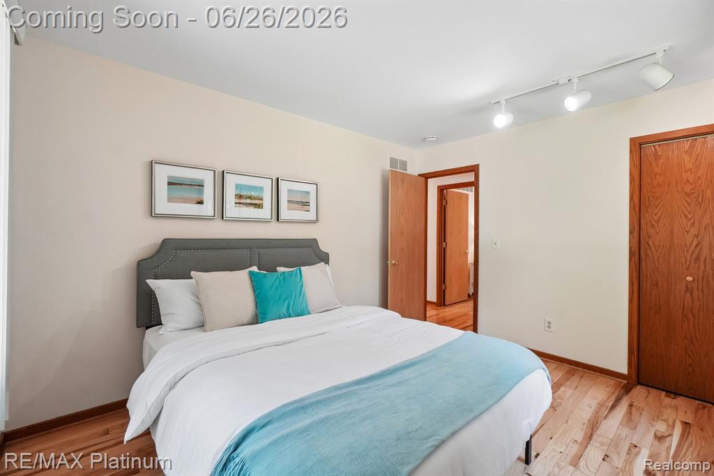 6100 Oak Valley Road Brighton, MI 48116 - Photo 23 of 47