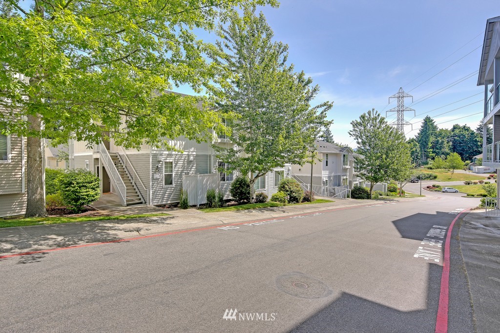 2808 Southeast 8th Place, Unit 1108 Renton, WA 98058 - Photo 2 of 21 Gallery Image 2