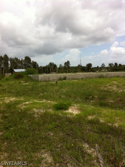 12091 Shawnee Road Fort Myers, FL 33913 - Photo 7 of 7 a view of an ocean from a yard