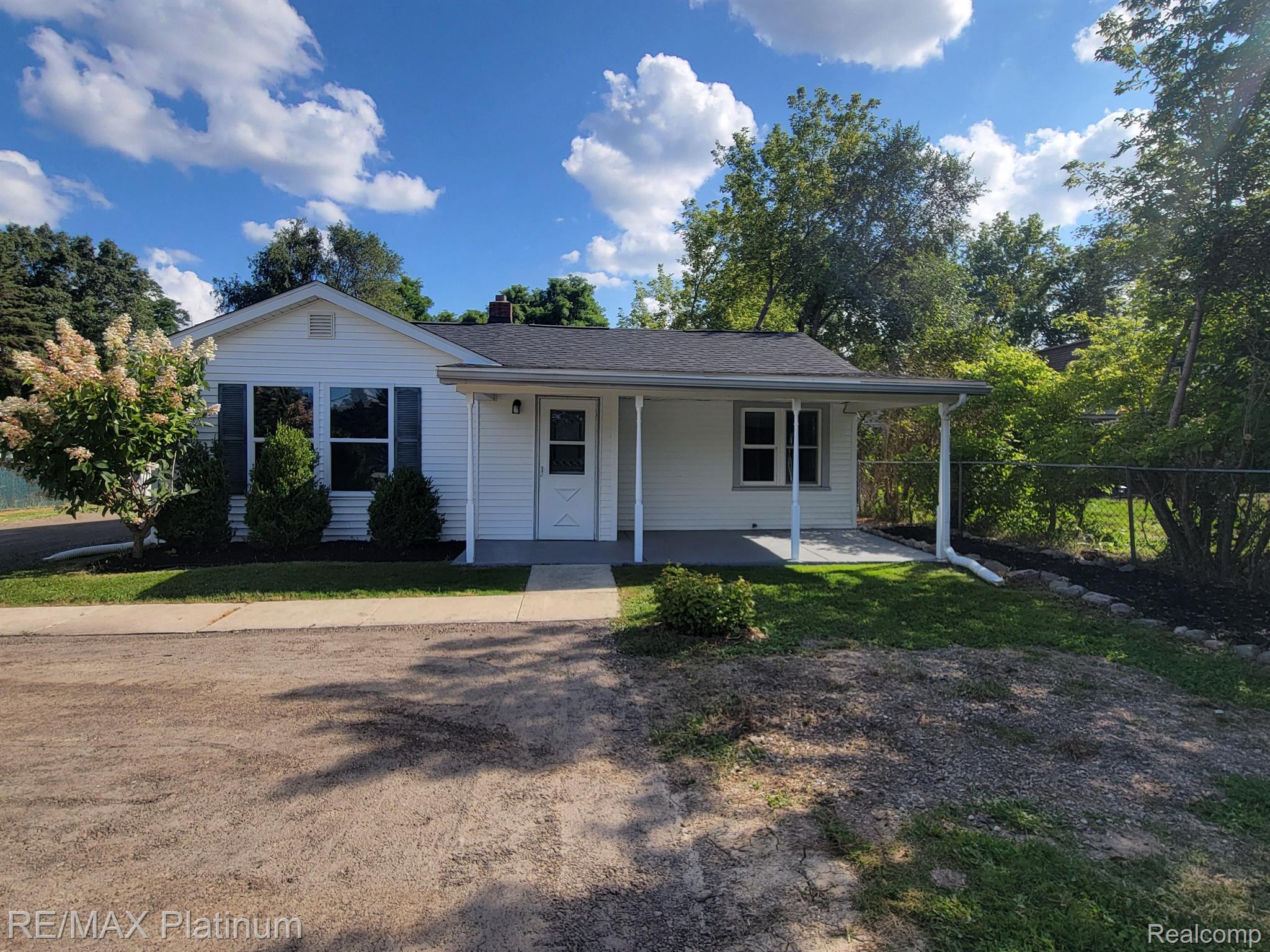 8210 Hyne Road Brighton, MI 48114 - Photo 2 of 17 Gallery Image 2