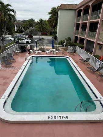 $1,800 | 100 Southeast 6th Avenue, Unit 207, Pompano Beach, FL 33060