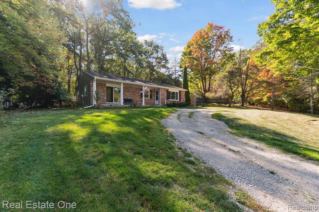 12160 White Lake Road Fenton, MI 48430 - Photo 2 of 46