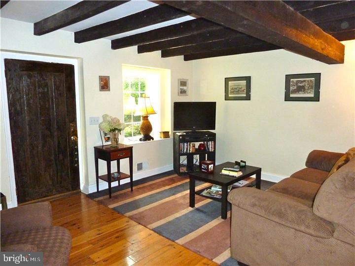 1647 West Doe Run Road Kennett Square, PA 19348 - Photo 3 of 20 Living Room