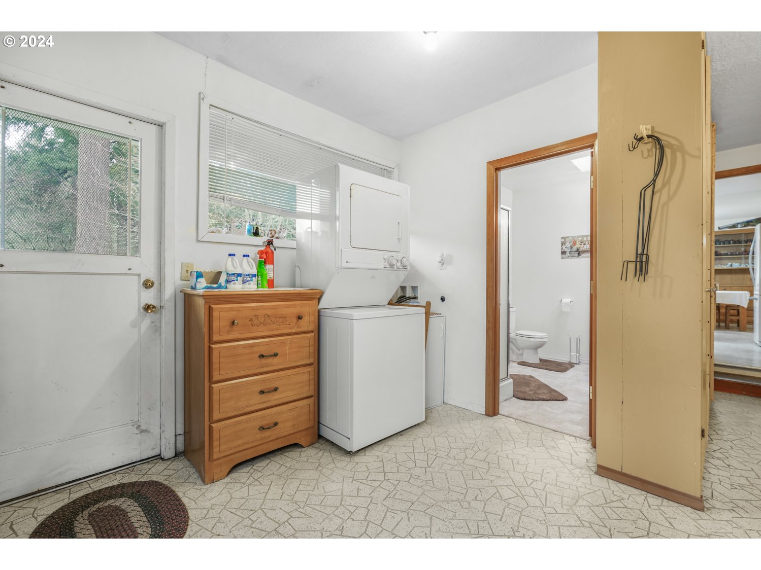 29015 Southeast Church Road Boring, OR 97009 - Photo 22 of 41 a room with furniture and a mirror