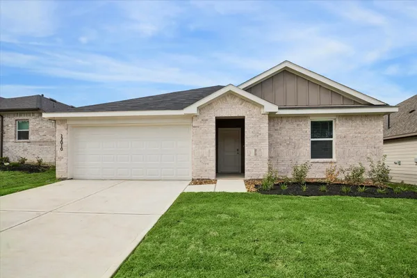 a front view of house with yard