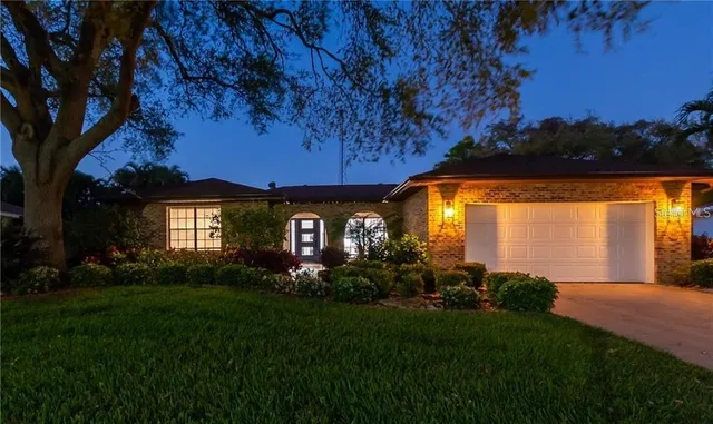 $595,000 | 8607 50th Avenue West, Bradenton, FL 34210