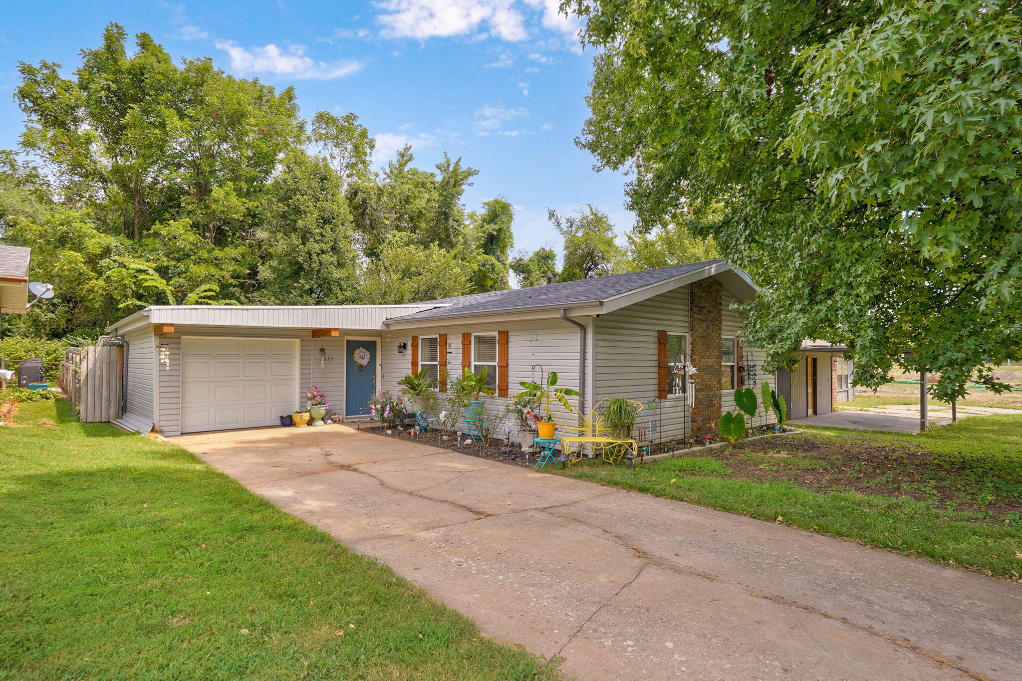 2633 West Phelps Street Springfield, MO 65802 - Photo 1 of 21 2633 W Phelps St-20