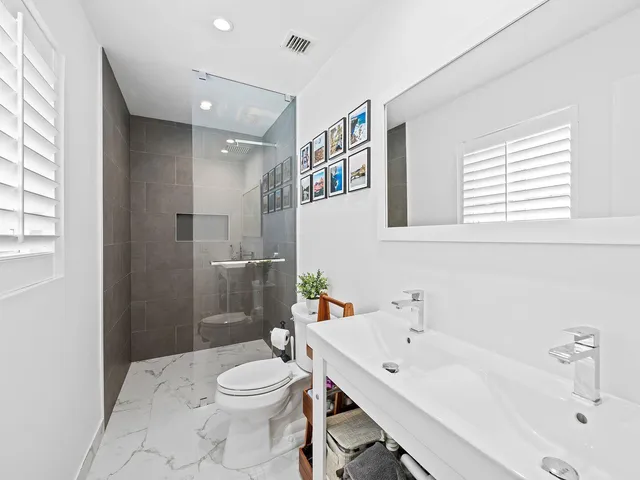 $5,500 | 2011 Northeast 60th Street, Fort Lauderdale, FL 33308