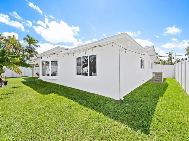 $5,500 | 2011 Northeast 60th Street, Fort Lauderdale, FL 33308