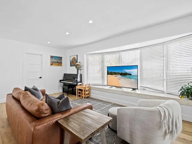 $5,500 | 2011 Northeast 60th Street, Fort Lauderdale, FL 33308