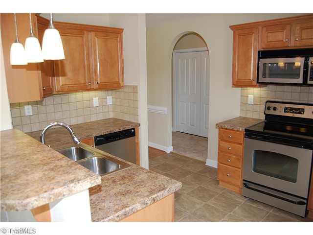 127 Mollie Road Harmony, NC 28634 - Photo 5 of 15 Kitchen.